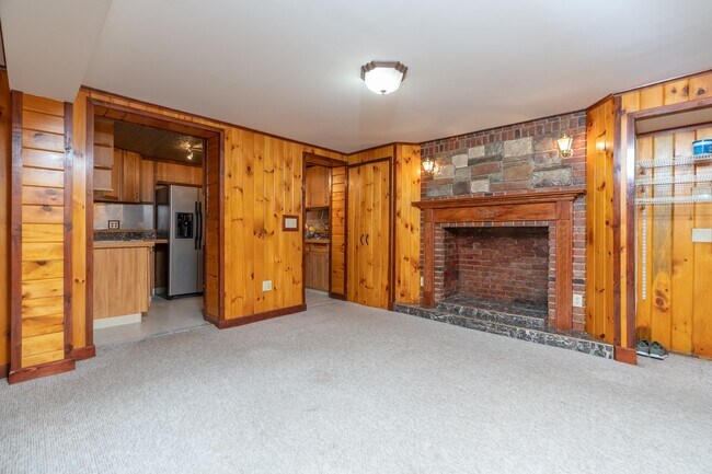 Building Photo - 3 Ten Broeck St