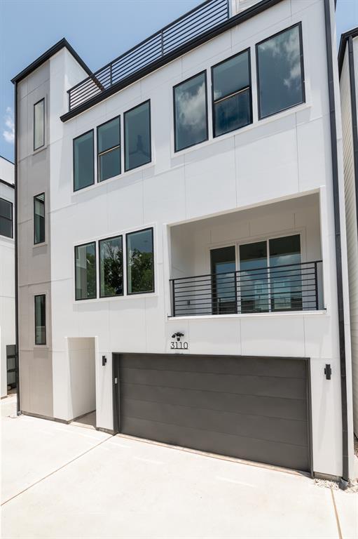 Building Photo - 3110 Live Oak St