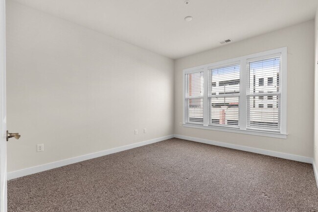Building Photo - 3 Bed 4.5 Bath - Downtown Crown Townhouse ...
