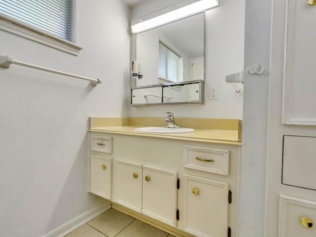 Building Photo - 15443 W Willowwind Cir