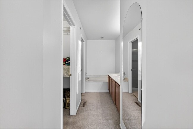 Building Photo - Creekside 1st floor unit Showing Saturday 1/31 10am-10:15am