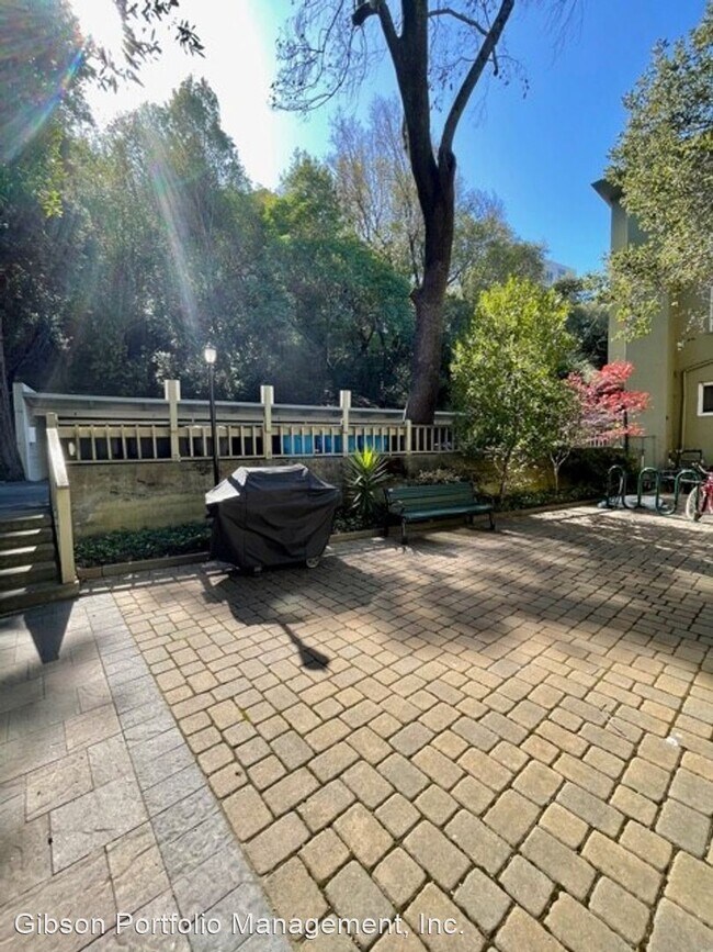 Building Photo - 2 br, 1 bath House - 155 N El Camino Real #5