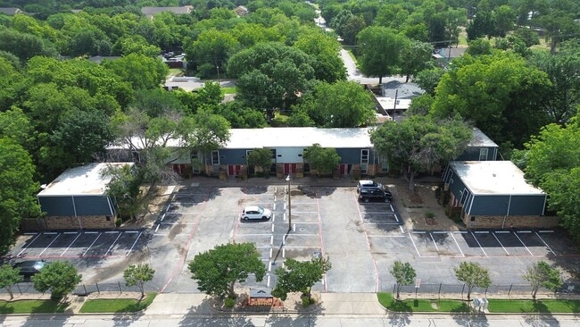 Building Photo - Diamond Villas