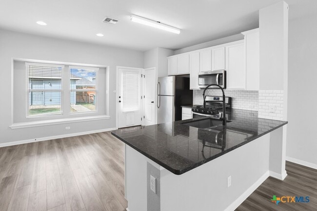 Building Photo - 105 Switchgrass St