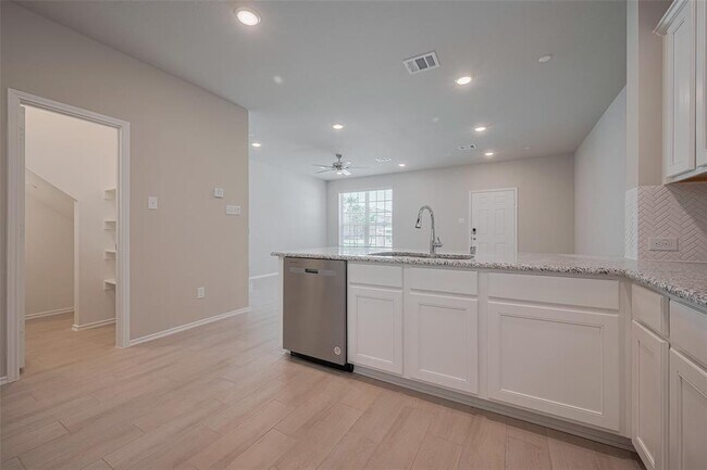 Building Photo - 2902 Scanlan Mdw