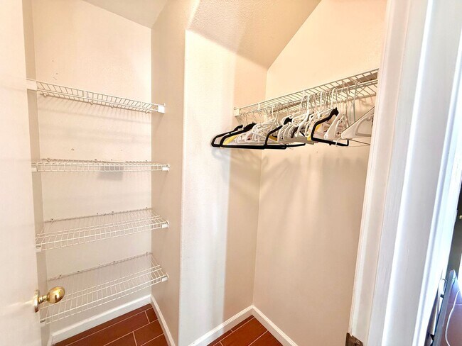 Building Photo - Two Story Four Bedroom home for lease in Jurupa Valley $3,395