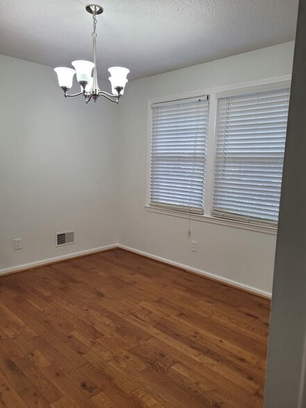 Building Photo - 2701 Cliffside Dr