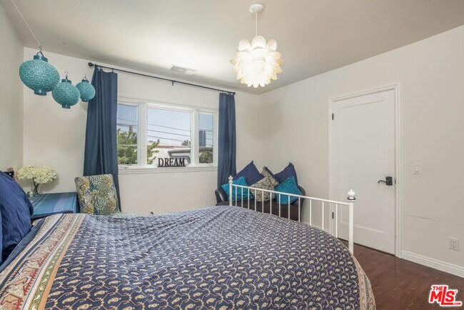 Building Photo - 1332 Comstock Ave