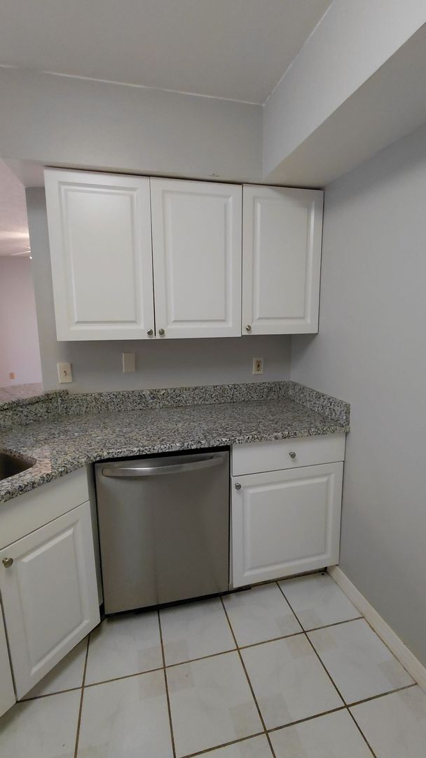 Building Photo - Spacious 2 Bedroom 2 Bath Condo in Townes of Southgate
