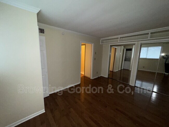 Building Photo - 201 Acklen Park Dr