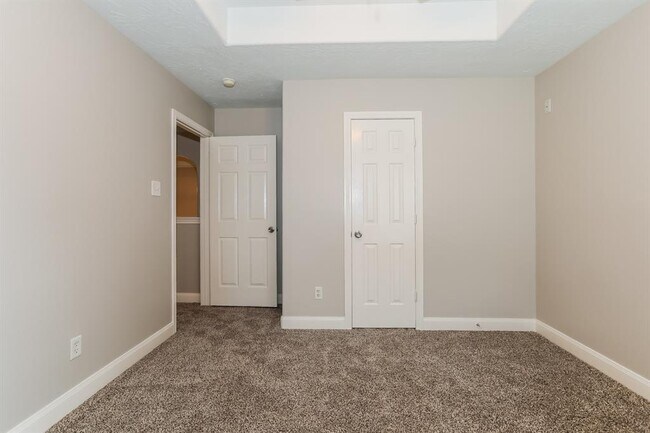 Building Photo - 13626 Summer Hill Dr