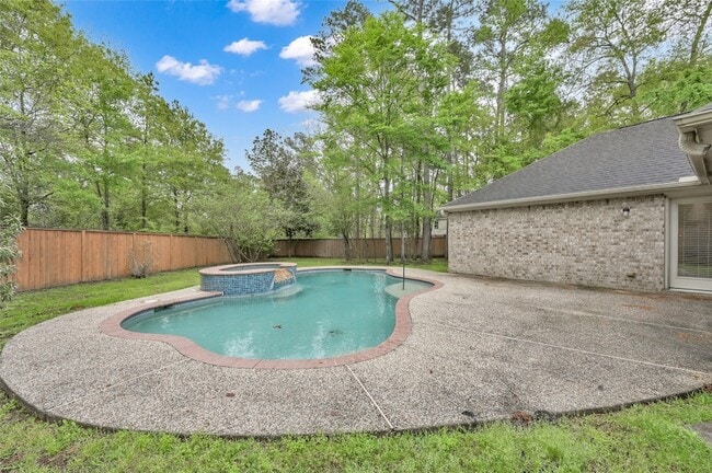 Building Photo - 10 Barker Ridge Ct