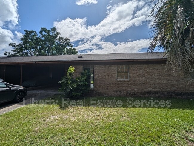 Building Photo - 979 Live Oak Dr