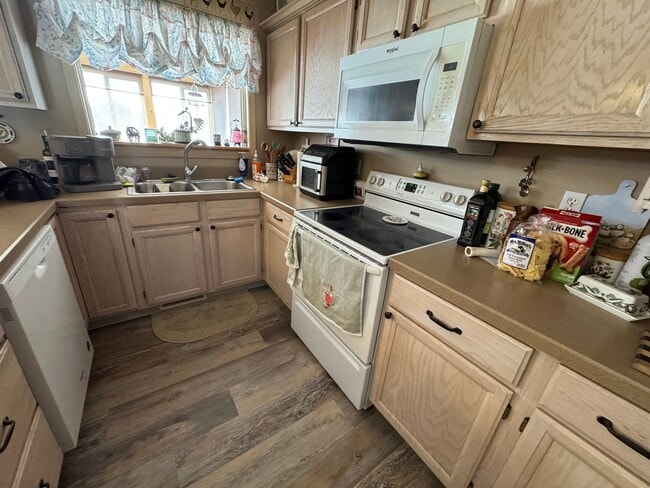 Building Photo - Furnished 4 Bed/2 Bath Seasonal Rental – Absarokee, MT | July–September