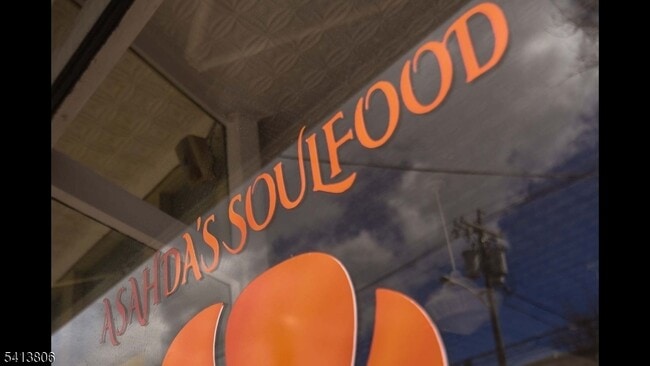 Building Photo - 500 Main St