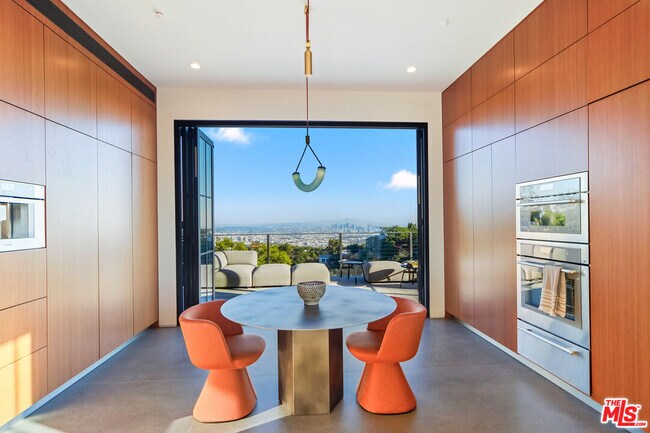 Building Photo - 2020 Cyprean Dr