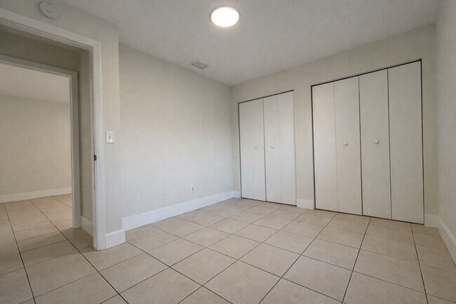 Building Photo - 4265 Desoto Ave