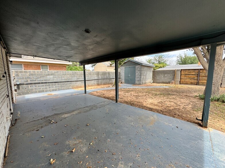Building Photo - 2110 Westbrook Ave