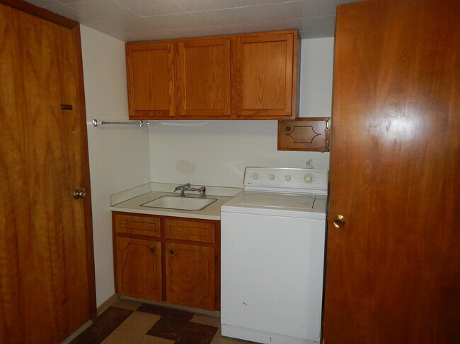 Building Photo - 2214 Anna Ave