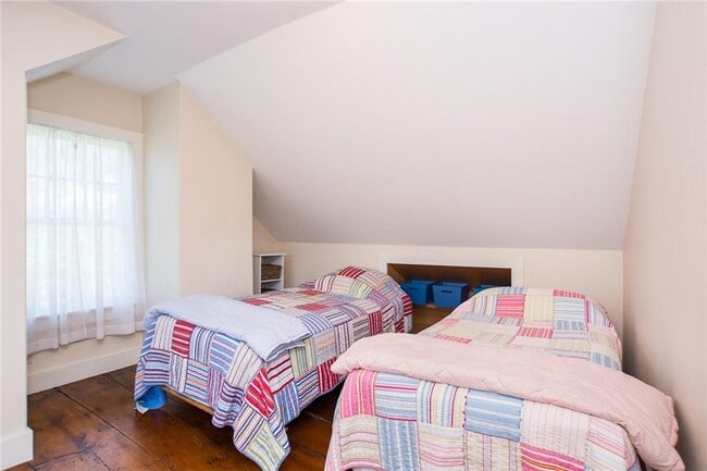 Building Photo - 15 Snell Rd