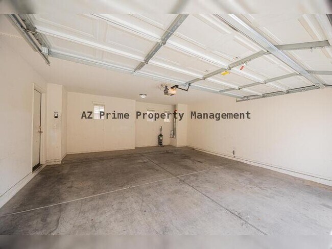 Building Photo - 2032 N 78th Glen