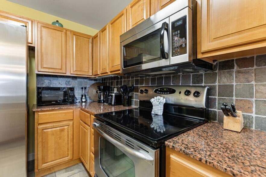 Building Photo - 1410 Hurley Dr