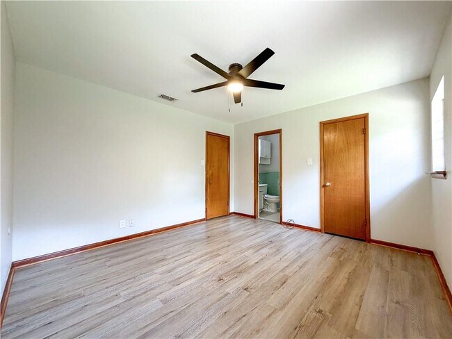 Building Photo - 1254 Lake Cir Dr W