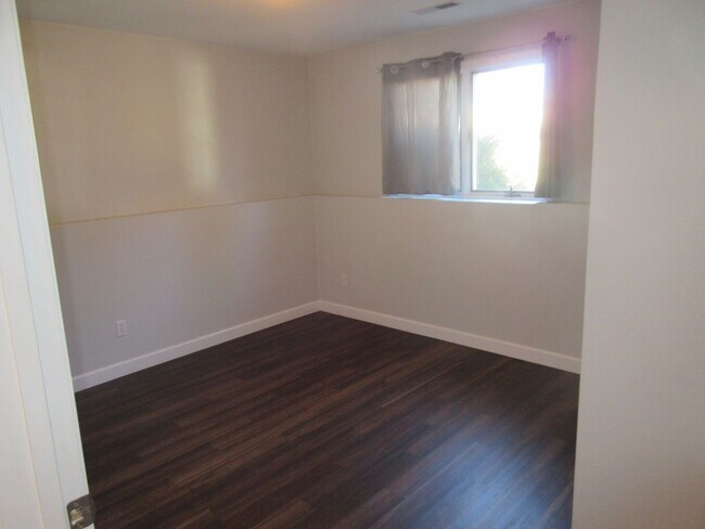 Building Photo - 452