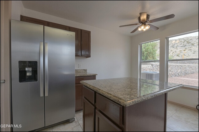 Building Photo - 894 Melville Ln