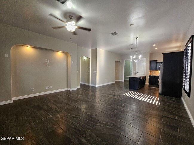 Building Photo - 545 Oilfield Dr