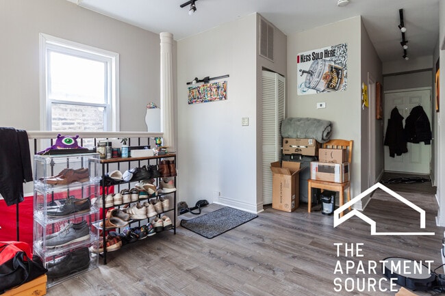 Building Photo - 1237 W Ohio St