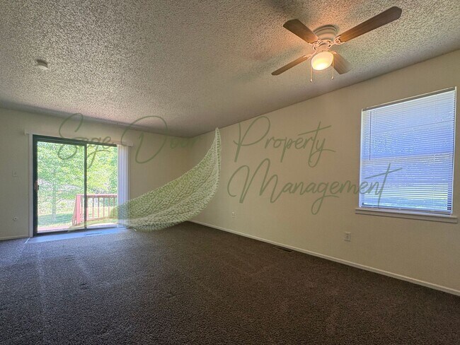 Building Photo - SPACIOUS TOWNHOME WITH GARAGE!!!