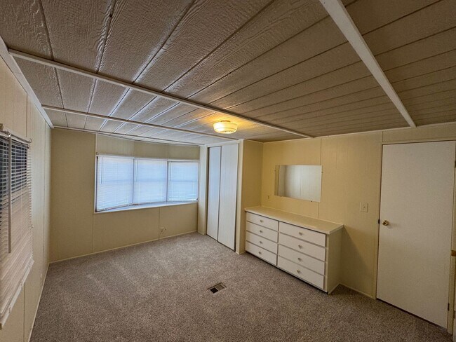 Building Photo - 1111 49th Ave Terrace W