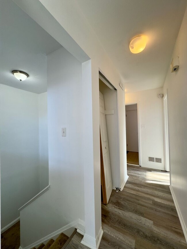 Building Photo - Charming 2 Bedroom/1.5 Bathroom Home in Randallstown, MD!