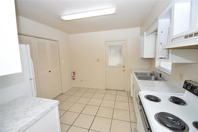 Building Photo - 1434 E Fern Rd