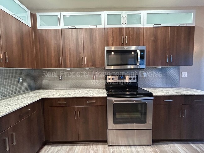 Building Photo - 2329 E Hidalgo Ave