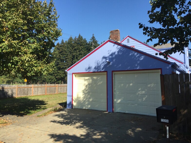 Building Photo - 13304 NE Glisan St