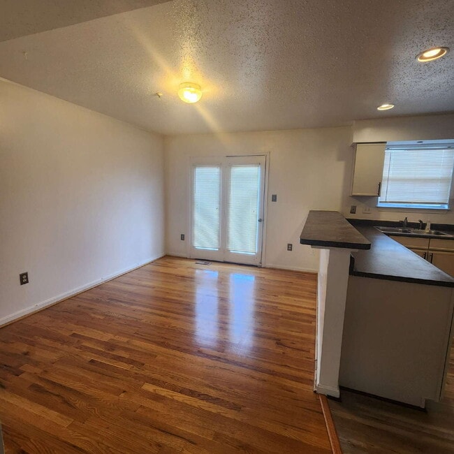 Building Photo - "Charming 3-Bed Townhouse with Finished Ba...