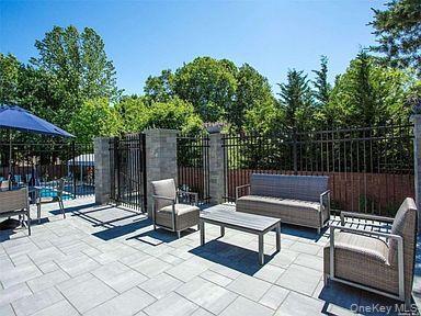 Building Photo - 91 Duck Pond Dr