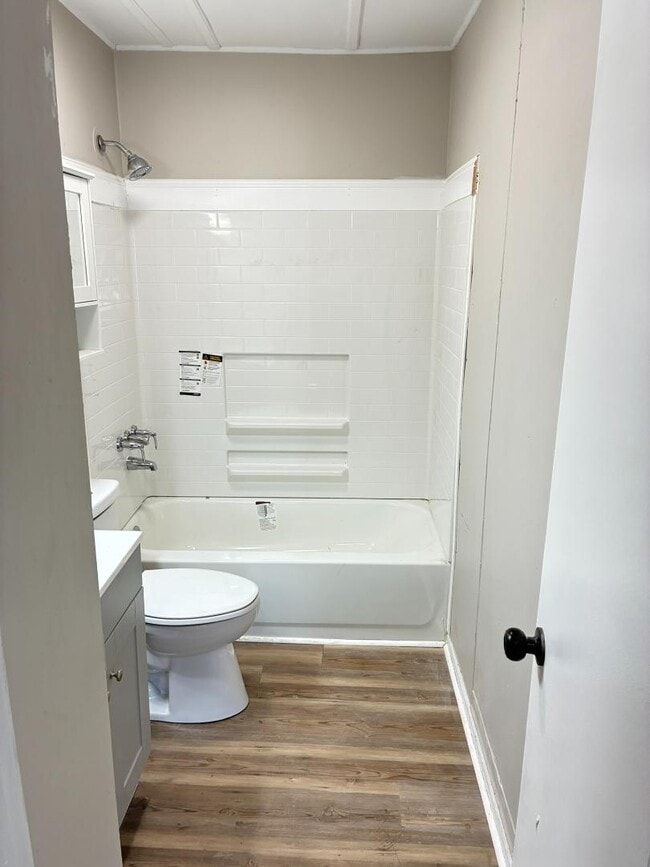 Building Photo - 1612 Dartmore Dr N