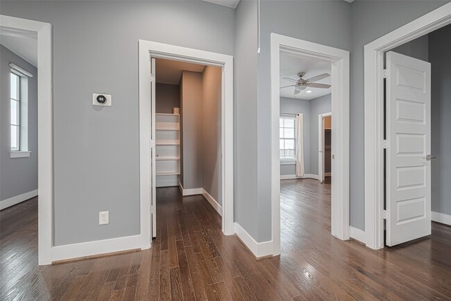 Building Photo - 4318 Center St