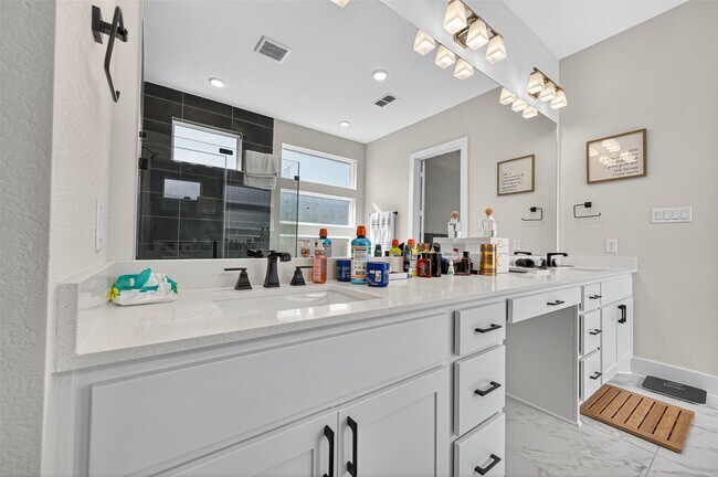 Building Photo - 7727 Pleasant Crst Dr