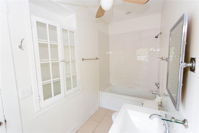 Building Photo - 201 W 33rd St