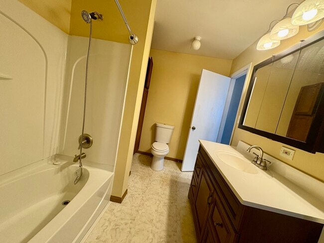 Building Photo - 313 Linden Dr