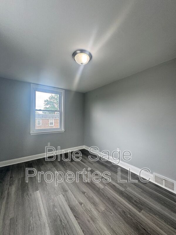 Building Photo - 398 Westmont Dr