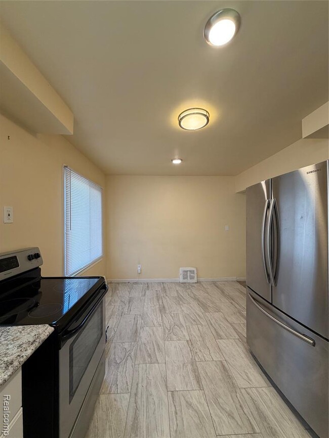 Building Photo - 776 John Daly St