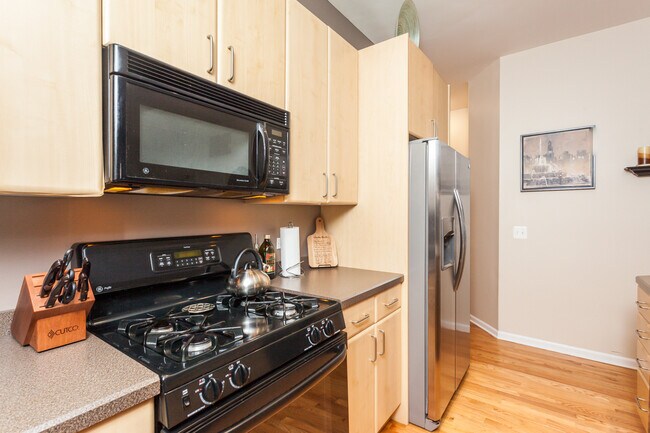 Building Photo - 4124 N Kenmore Ave