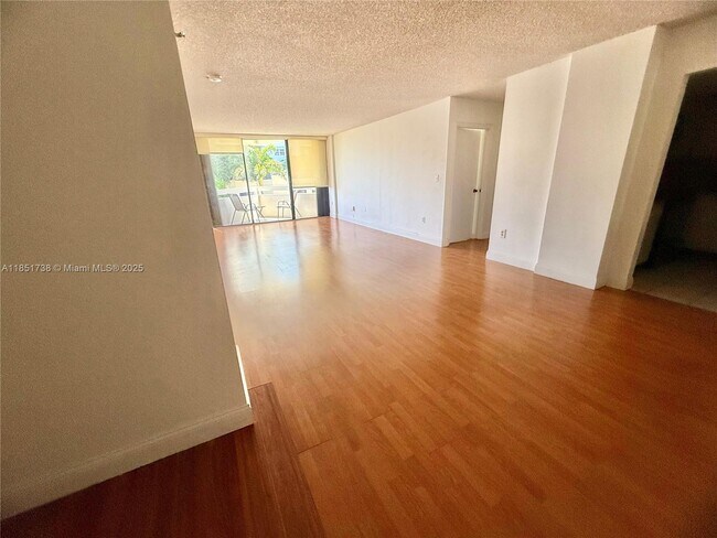 Building Photo - 2501 Brickell Ave