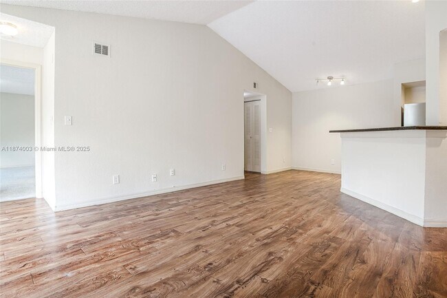 Building Photo - 643 Vista Isles Dr