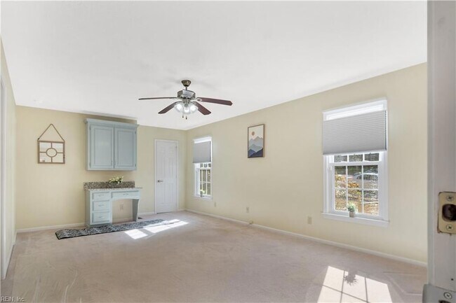 Building Photo - 2721 Linden Ln